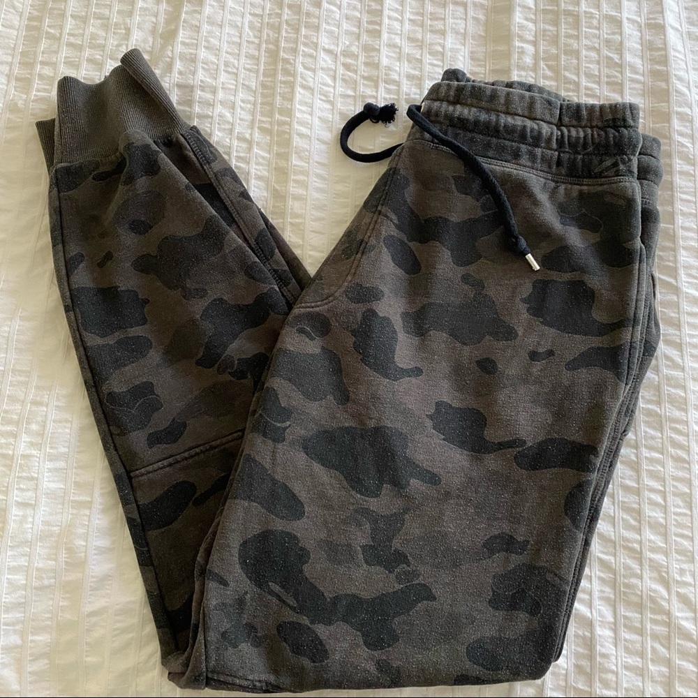 H&M joggers (men) - Large - Camo & Grey